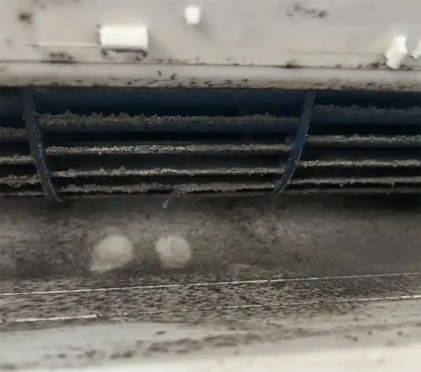 五河空调吹的风有股烧焦味是怎么回事